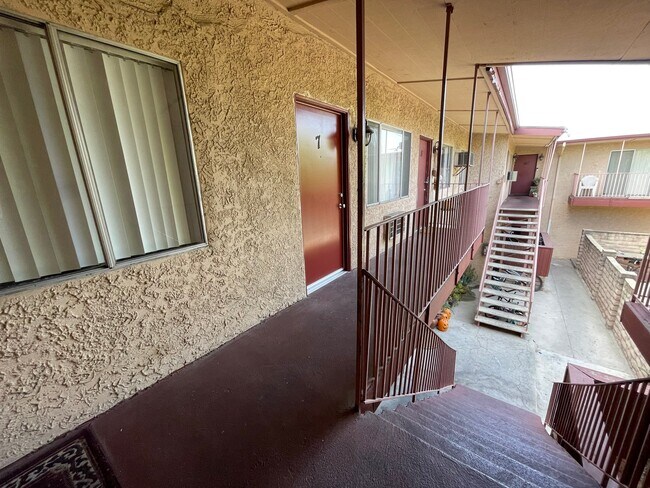 Foto del edificio - 12826 Vanowen St