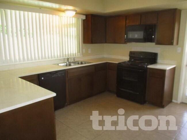 Building Photo - 4150 W Frier Dr