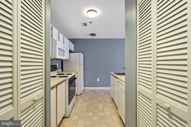 Building Photo - 2702 Lighthouse Point E