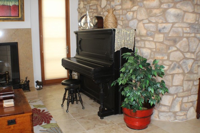 Building Photo - St Baristo Townhome 2b/3b