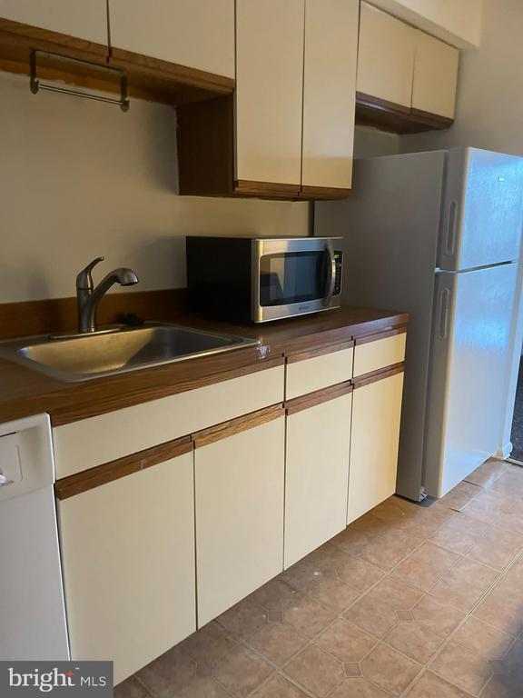 Building Photo - 806B Cypress Point Cir