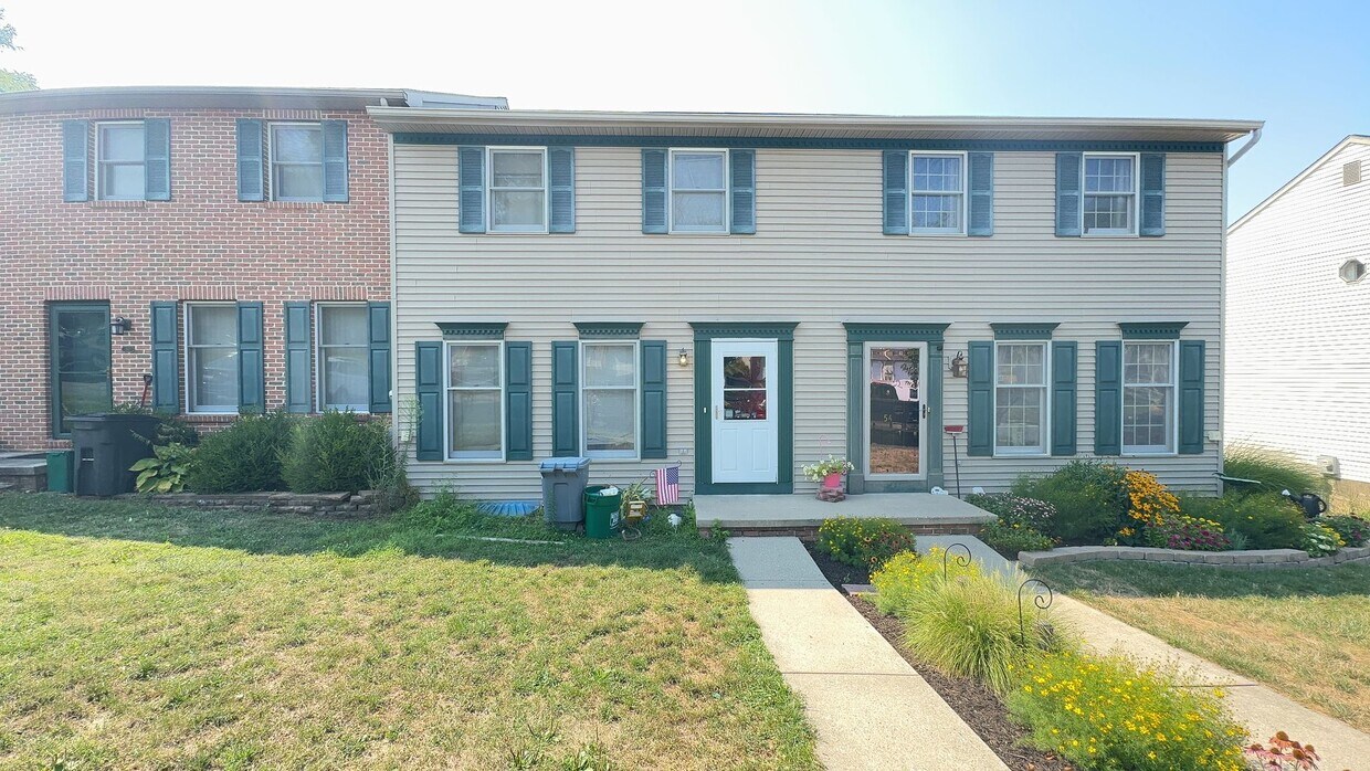 Primary Photo - 2 Bedroom Townhome in Elizabethtown!