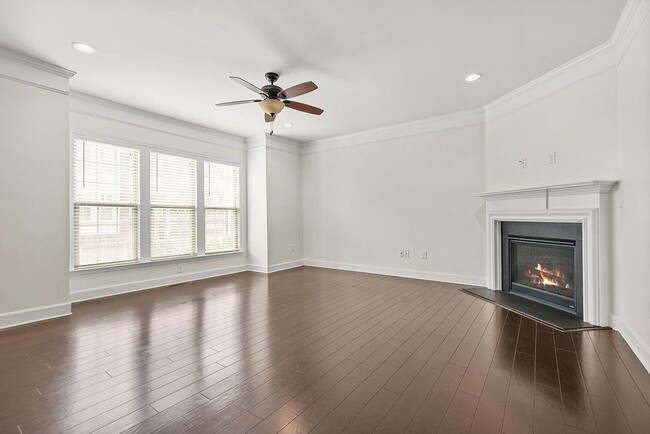 Building Photo - 2550 Sibley Dr
