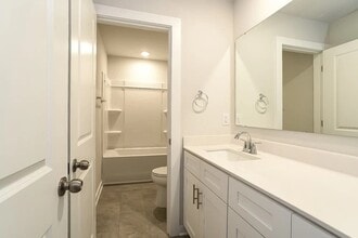 Building Photo - 825 Hallman Br Ln