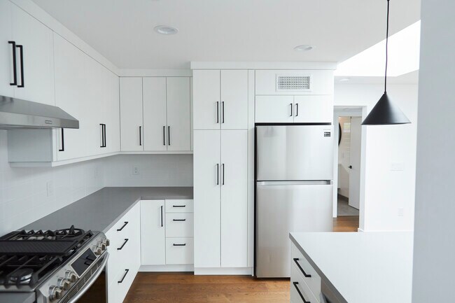 Foto del edificio - 321 Rose Ave