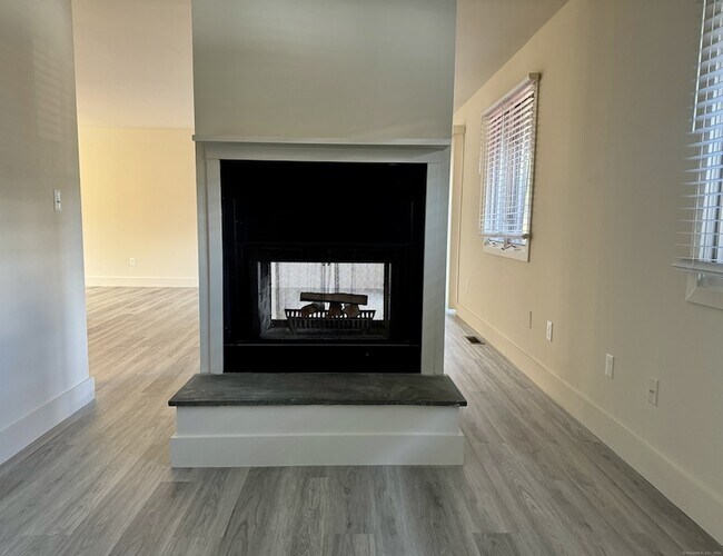 Building Photo - 114 Montoya Dr