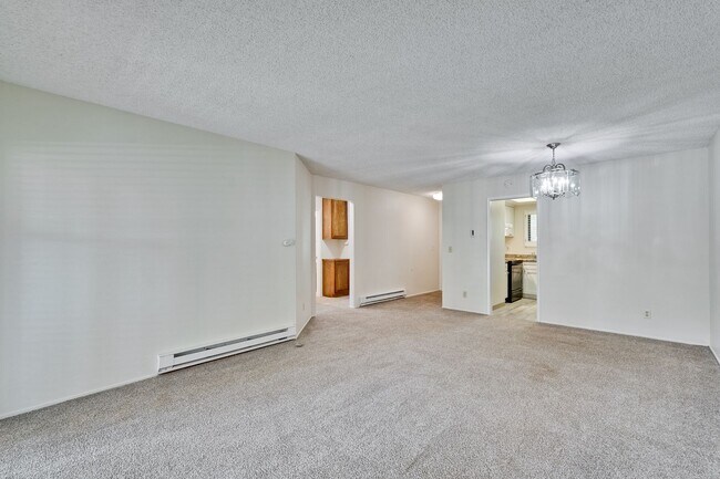 Foto del edificio - 1st floor corner unit - In Door Laundry- Easy Access to 880 and 237