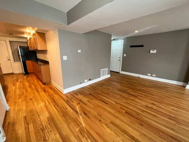 Foto del edificio - 954 W Belle Plaine Ave