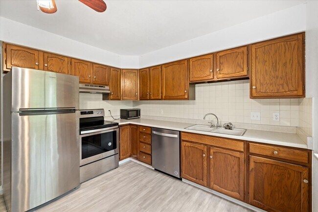 Foto del edificio - Bright & Updated 2 Bed Rental – Move-In Re...