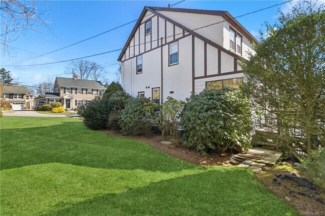 Building Photo - 15 Annadale St