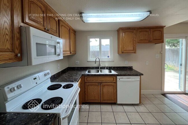 Foto del edificio - 3912 Moonbeam Dr