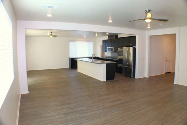 Building Photo - Stunning Redlands Home For Rent