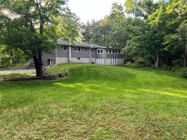 Building Photo - 422 Stanford Rd