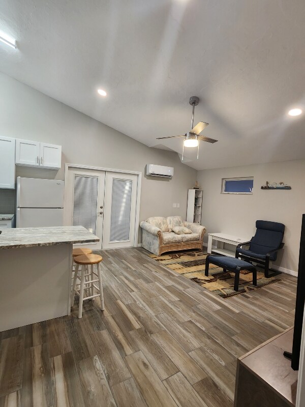 Building Photo - 1407 Russell Ave