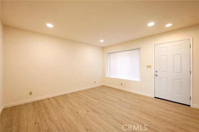 Foto del edificio - 9311 Ramona Blvd