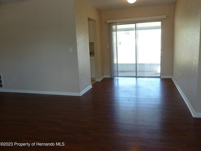 Foto del edificio - 5330 Springwood Rd