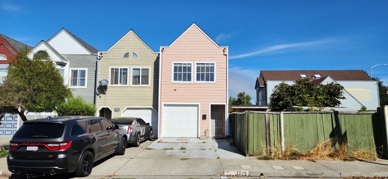 Foto principal - 2 bedroom 2 bath townhome close by Richmon...