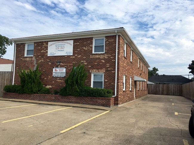 Building Photo - 556 Ashlawn Dr