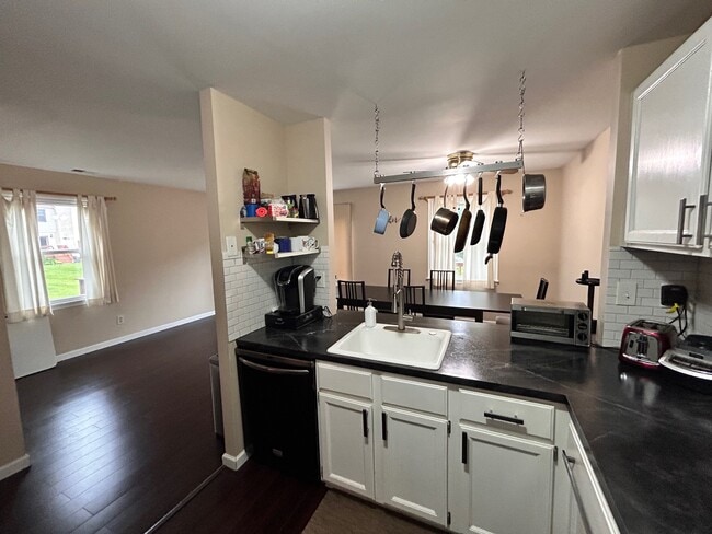 Foto del edificio - 276 Stone Ridge Dr