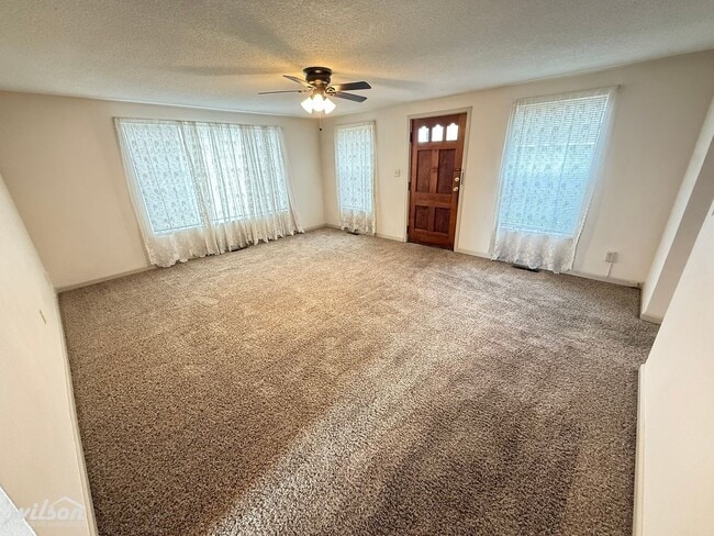 Building Photo - 2 Bed / 1 Bath Single-Level Home with Fenced Yard