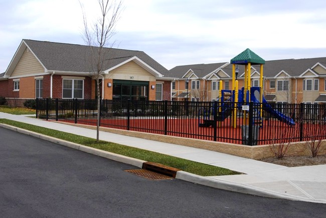 Charlton Gardens - Stella Garden Apartments