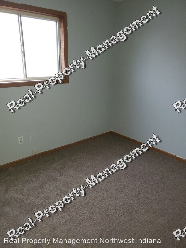 Building Photo - 3 br, 1.5 bath House - 4059 W. 73rd Unit D