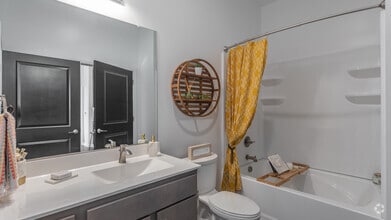 2BR,2BA,-The New Hampshire - Constitution