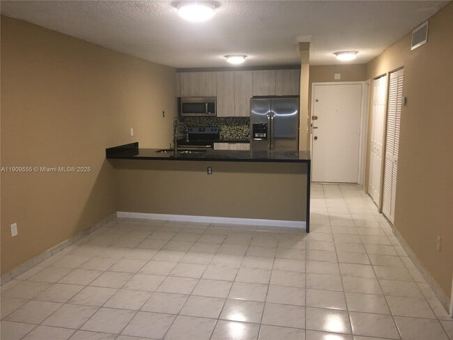 Foto del edificio - 555 NE 123rd St