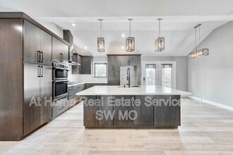 Building Photo - 5346 Palisades Ave