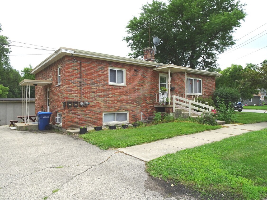 Primary Photo - 1118 Dean St
