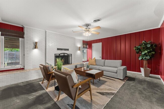 Foto del edificio - 4330 Parkwood Rd