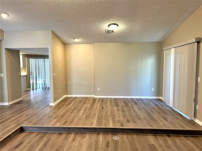 Foto del edificio - 14180 Blackberry Dr