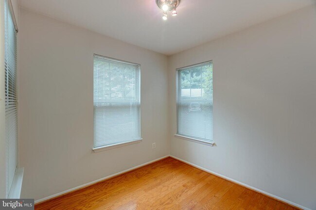 Foto del edificio - 1727 Ascot Way