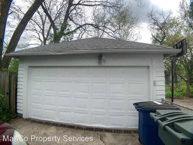 Building Photo - 4 br, 2 bath House - 1310 Amherst Place