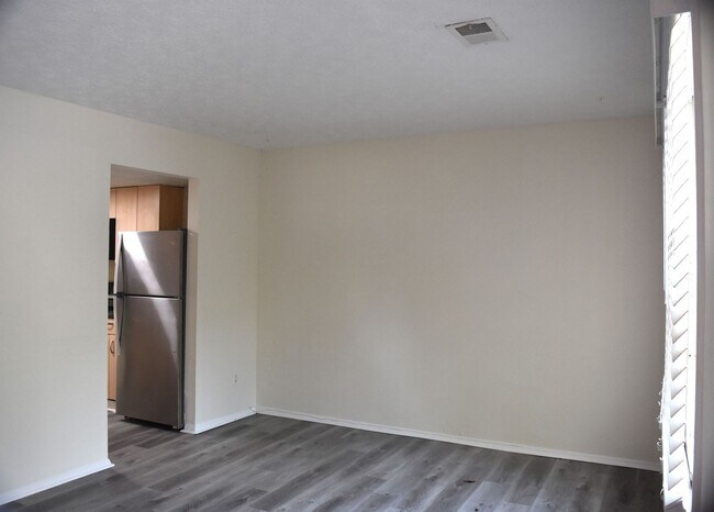 Foto del edificio - 3/2.5 Townhome in Quiet Subdivision Under ...