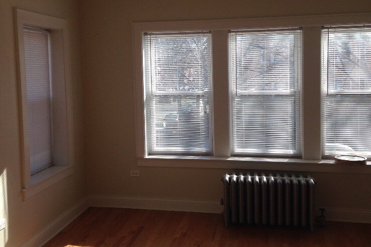Primary Photo - 5402 W Windsor Ave