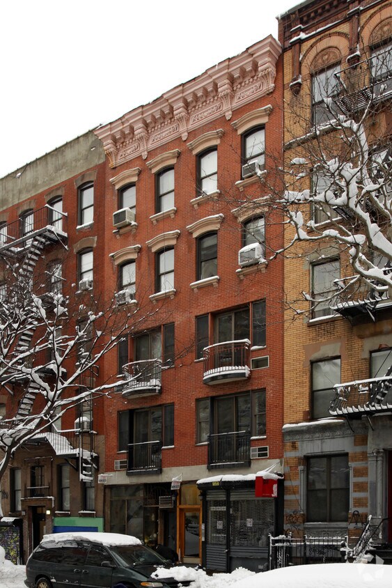 Primary Photo - 102 E 7th St