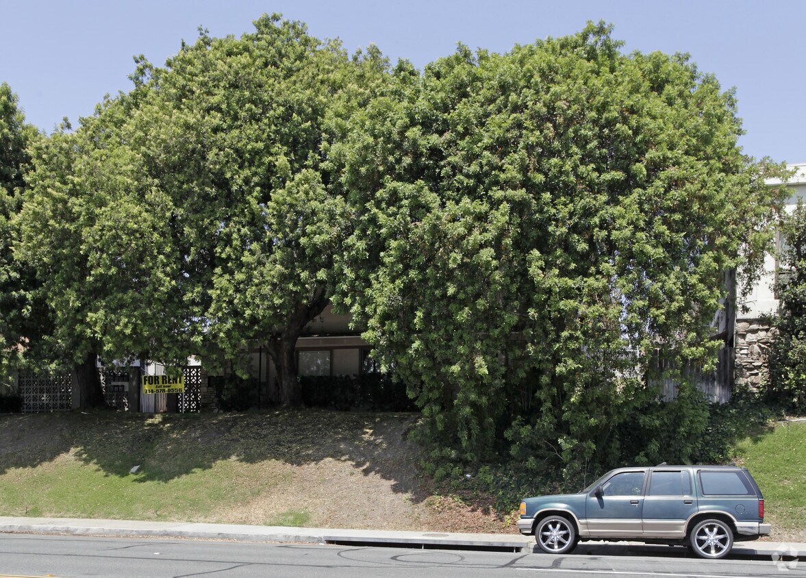 Building Photo - 1643 W Malvern Ave