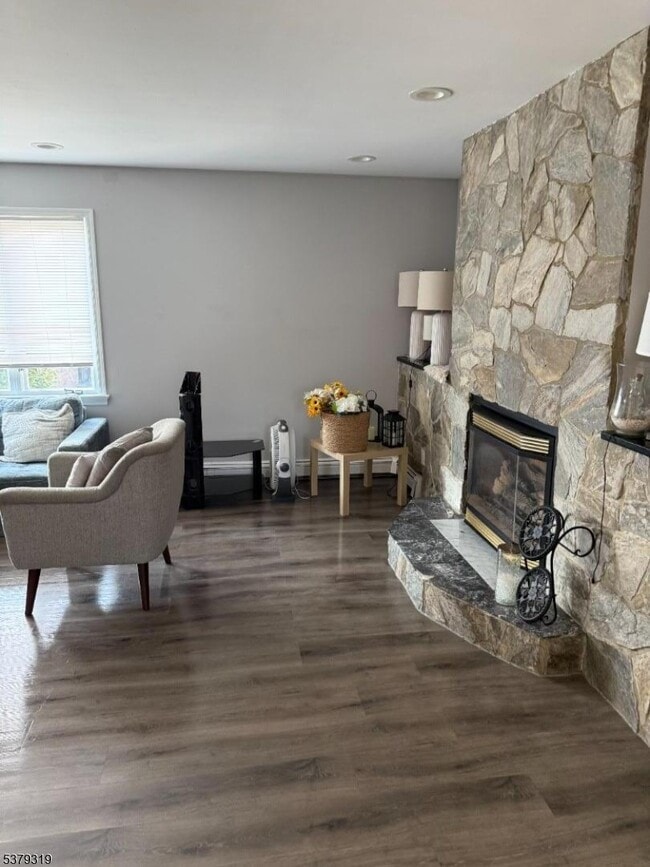 Foto del edificio - 248 Outwater Ln