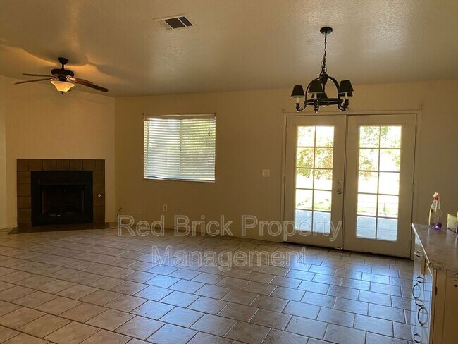 Foto del edificio - 303 Pamela Ct