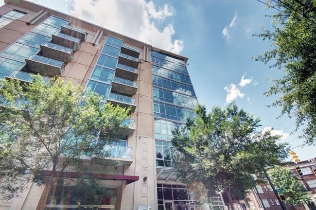 Building Photo - 905 Juniper St NE