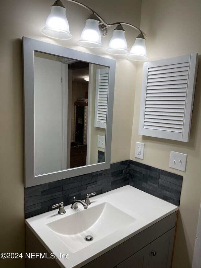 Foto del edificio - 2672 Sunrise Village Dr