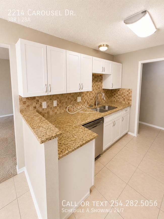 Building Photo - 2214 Carousel Dr