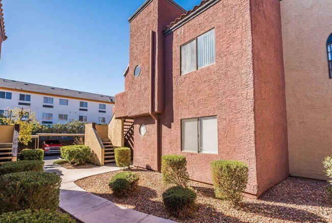 Building Photo - Beautiful 2 bed, 2 bath condo ready to mov...