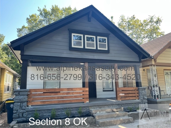 Foto principal - Updated NE Home, Off Street Parking, Secti...