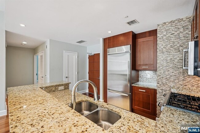 Building Photo - 8100 River 210