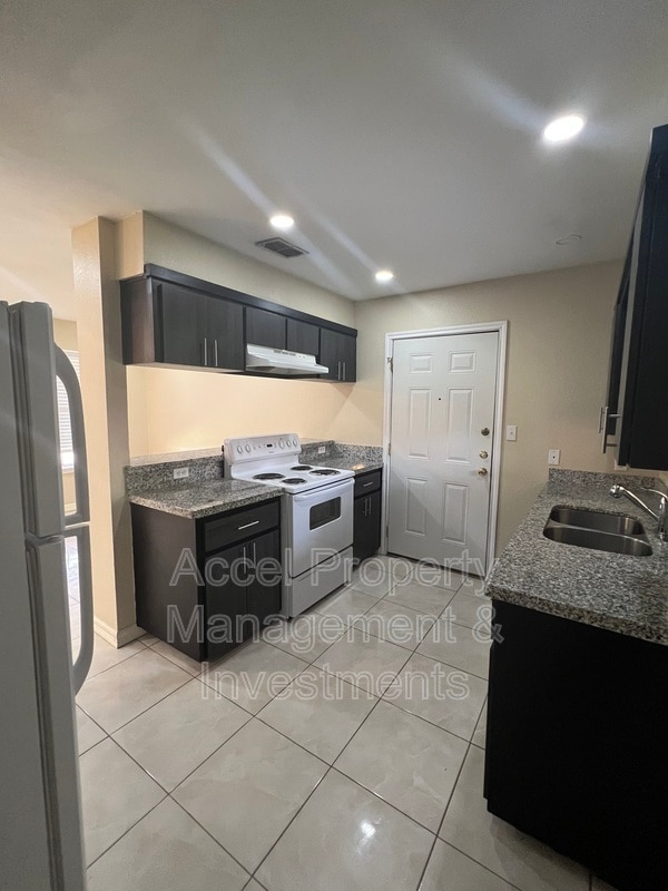 Foto del edificio - 2105 Grayson Ave