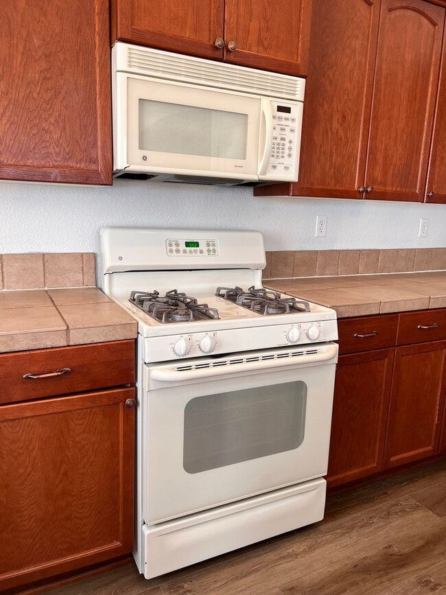 Building Photo - Home in Royal Oaks Estates Subdivision, Fe...