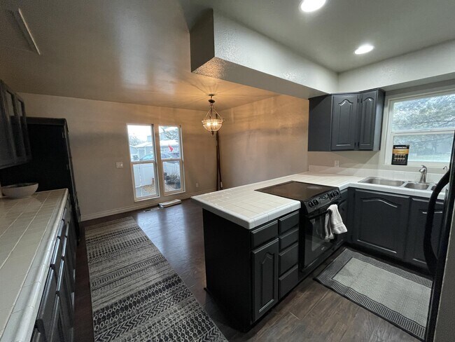 Building Photo - 4456 W Skye Dr