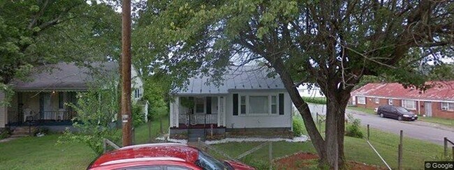 Building Photo - Cute 2BR, 1 Ba home on a large corner lot
